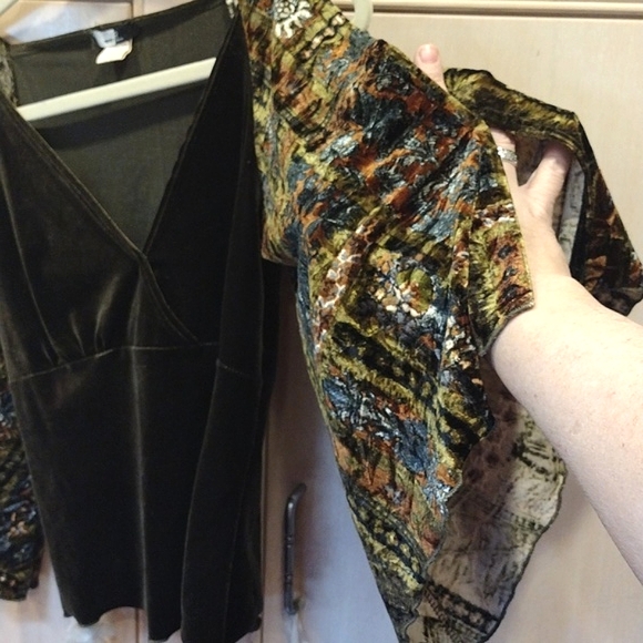 🖤Vintage Velvet Dark Olive Green Fairy Crop Top w/ Split 3/4 Bell Sleeve - Picture 8 of 17